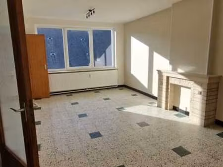 appartement rénové 2 chambres à charleroi nord