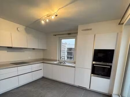 appartement 1 chambre- la louvière àpd 850 +70 €