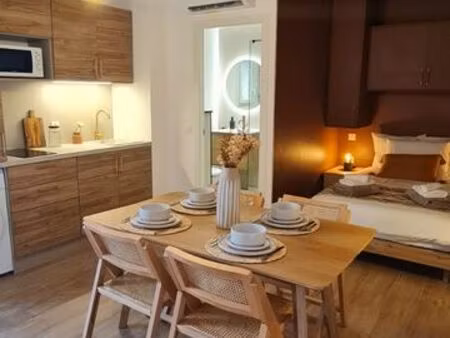 studio entièrement meublé