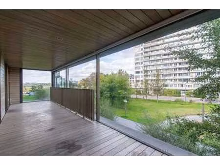 studio non-meublé avec splendide terrasse