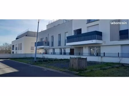 vends places de parking extérieur