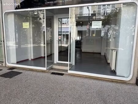 loue local commercial ou bureaux centre ville montluçon