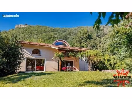 villa 8 pièces 260 m²