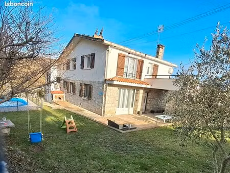 grande maison avec piscine