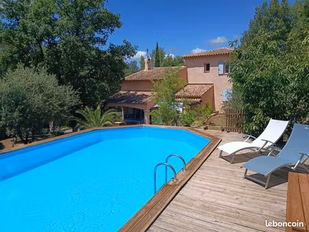 villa traditionnelle-piscine-garage-calme absolu sans vis a vis