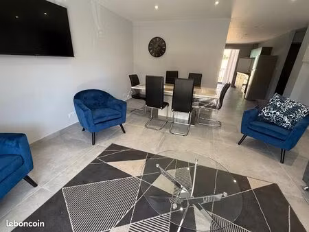 beau t3 avec terrasse  piscine  et parking privé proche centre ville et plages