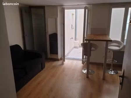 location à l’année studio meublé avec cours