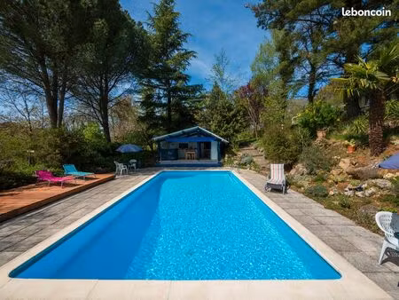 belle maison avec piscine  2 appartements et grand jardin  puivert. 191m2 au total  10 piè