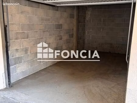 parking six fours les plages