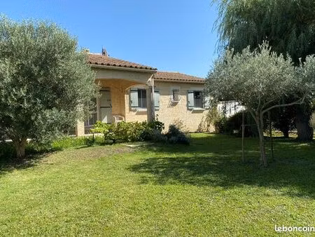 a saisir maison de plain-pied de 95 m² sur terrain clos et arbore de 600 m²