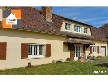 montaulin . grande maison à rénover de 240 m² avec garage + atelier