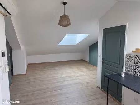 studio refait à neuf avec ascenseur et clim réversible