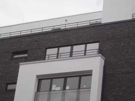 superbe studio récent équipé dans zone otan