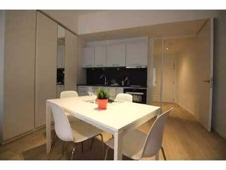 studio meublé de standing- botanique - libre 01/01/25