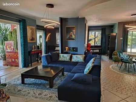 maison 9 pièces 243 m2