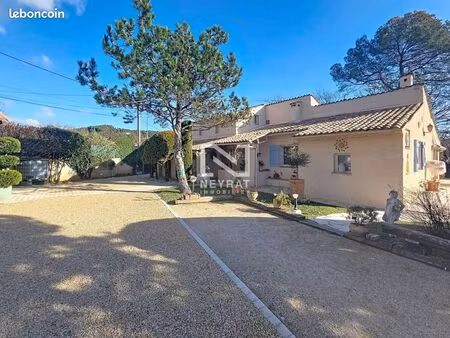 propriété 9 pièces 193 m²