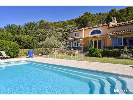 villa 8 pièces 225 m²