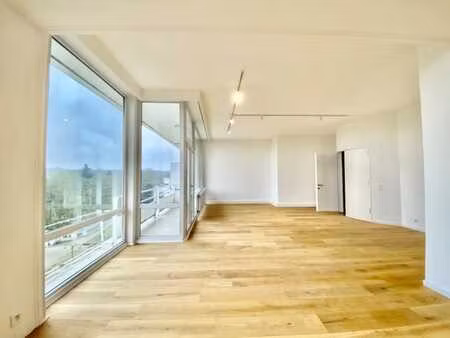 magnifique penthouse 3 chambres avec terrassses et garage