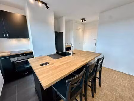 penthouse 40m2 rénové - 1ch + terrasse de 14m2