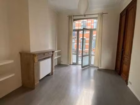 appartement lumineux de 75 m² avec terrasse près de flagey.