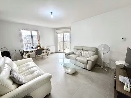 cergy préfecture - f3 - 55.5 m² - immeuble 2011