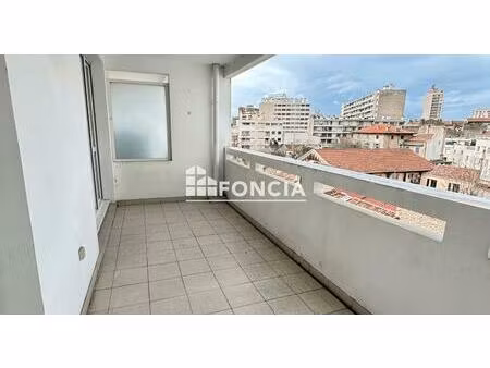 avenue de toulon : type 3 avec terrasse  en étage élevé