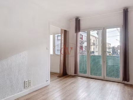 appartement 2 pièces avec bureau à saint gaudérique