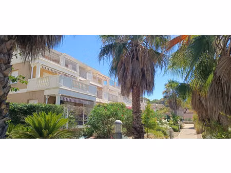 ** exclusivite ** bord de mer ** résidence standing ** rez-de-jardin ** appartement 2 pièc