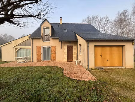 maison idéalement située à avoine !