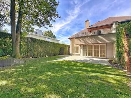 dolez : belle maison 3 façades + jardin + garage