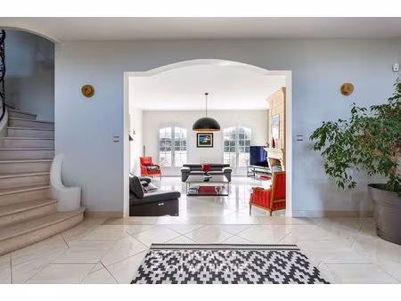 maison d'architecte et sa piscine à préserville