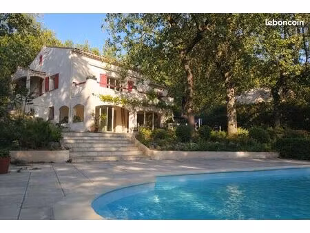 villa 200 m² avec piscine