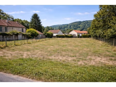 beau terrain constructible 800 m2 bouvesse-quirieu