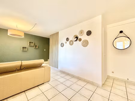 grand t2 duplex en dernier etage  meuble  avec bureau  cave