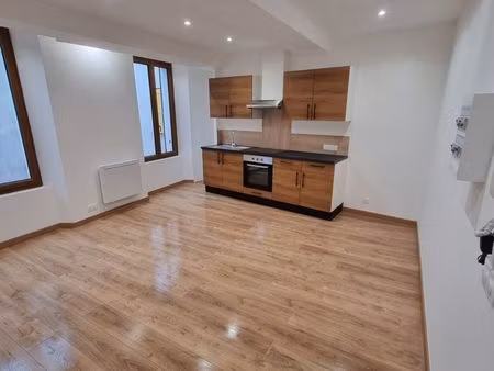 immeuble 3 appartements + local commercial et cave