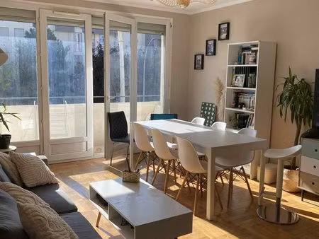 appartement t2 rénové de 57 39 m2