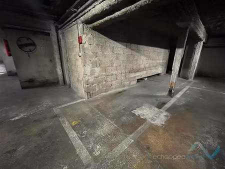 à louer petite place de parking toulon centre (avenue la