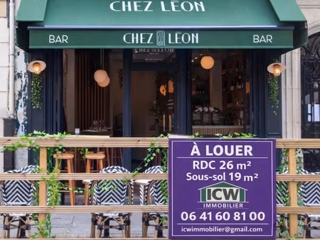 a louer jolie boutique au cœur du quartier lévis paris 17 e