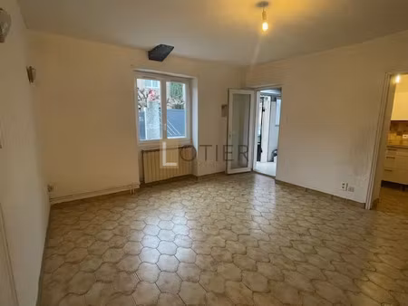 location maison 3 pièces 53 m² à nimes (30000)  590 €