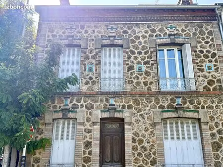 immeuble 16 pièces 250 m²