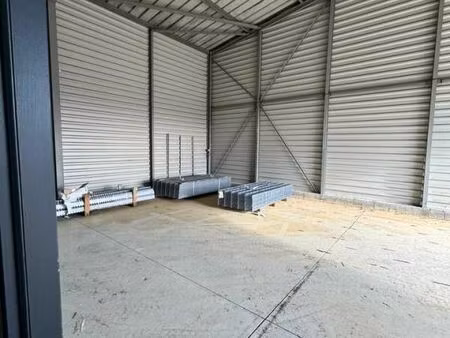 local logistique 288 m²