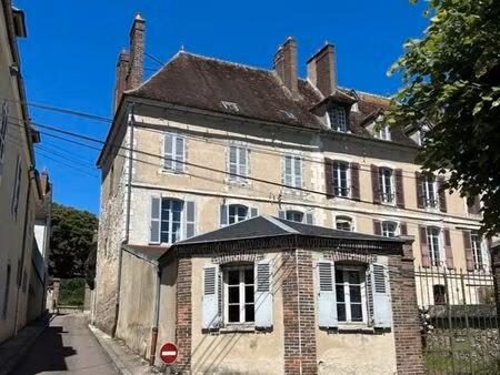 a 1h20 de paris en train.joigny (89) : maison de caractère de 370 m²