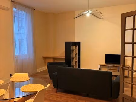 appartement t2/ style maison de ville