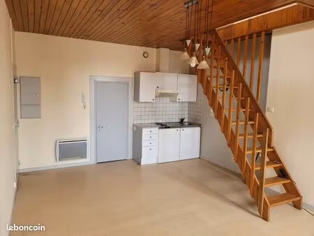 a louer plein centre agen appartement t2 en duplex