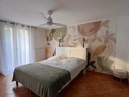 t2 rénové en villa  lumineux  stationnement extérieur  petit jardin  quartier résidentiel