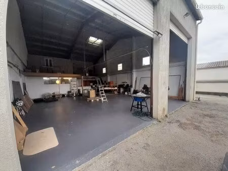 hangar disponible avril