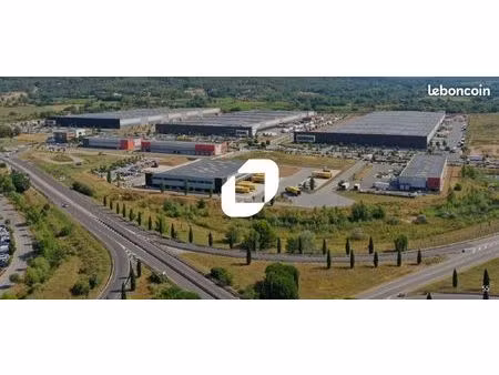 local industriel 786 m²