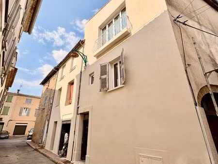 local commercial 30 m2 + 90m2 de cours arrière