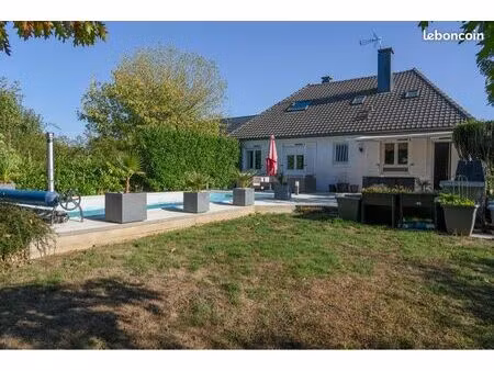 charmante maison rénovée avec piscine cadre paisible