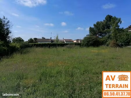 terrain 1084 m² layrac
